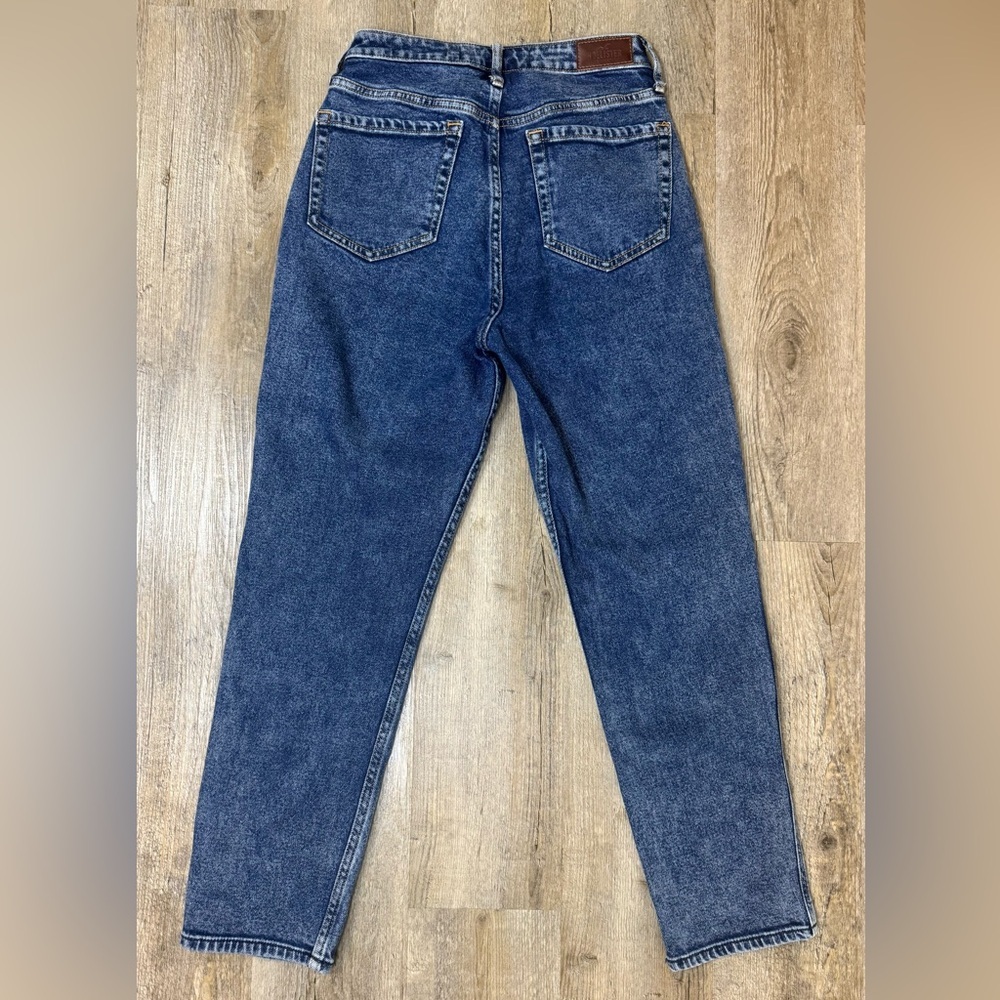 Hollister Women’s Ultra High Rise Vintage Stretch Mom Jeans - Picture 2 of 10